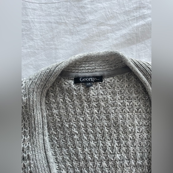 Size L George Long Cardigan - this is super cute with leggings or jeans - Picture 2 of 3